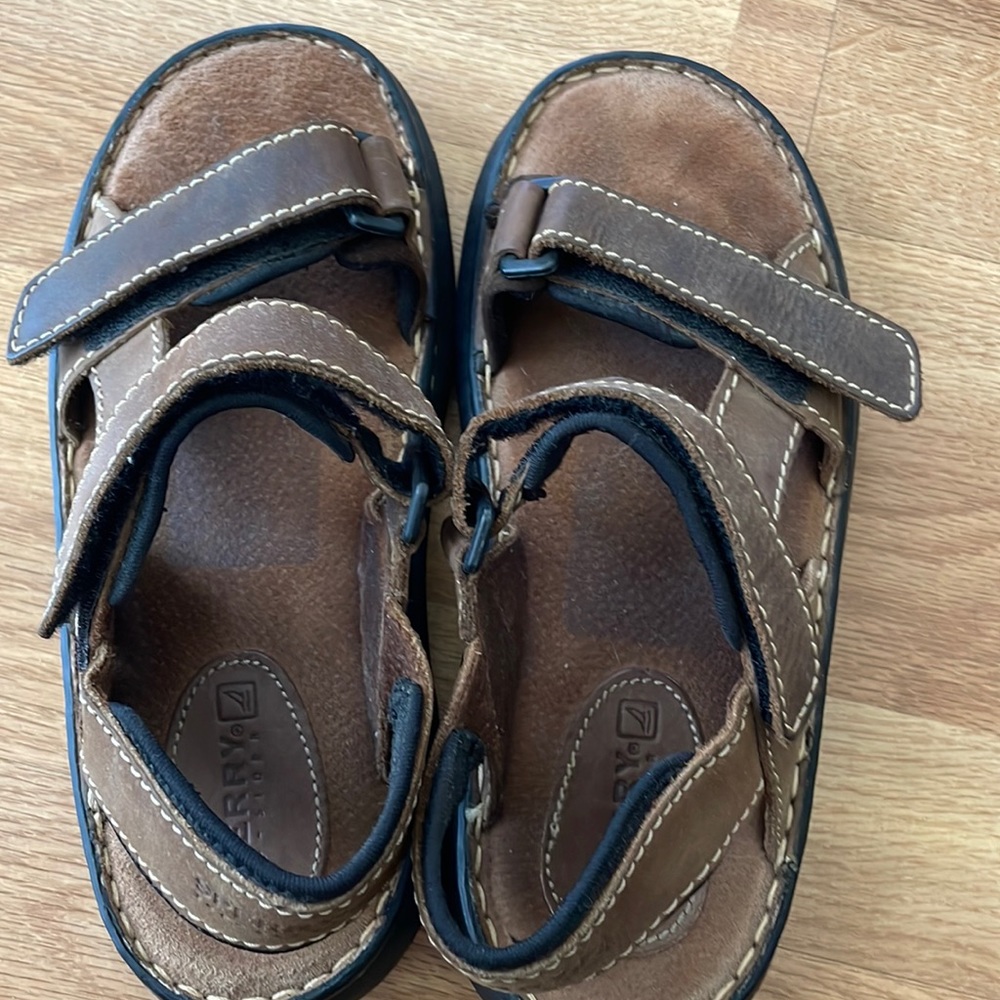 Size 8 woman’s Sperry sandals